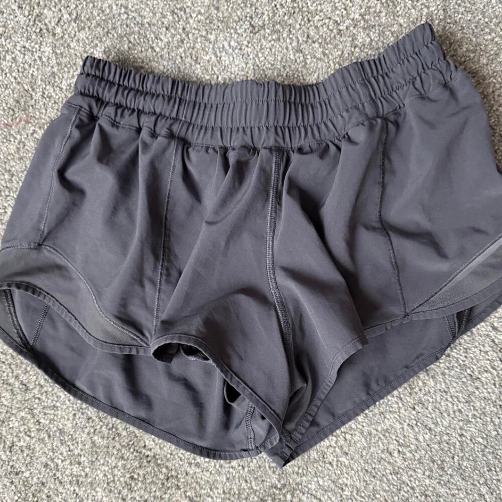 Lululemon speed up shorts 2.5" sz 6